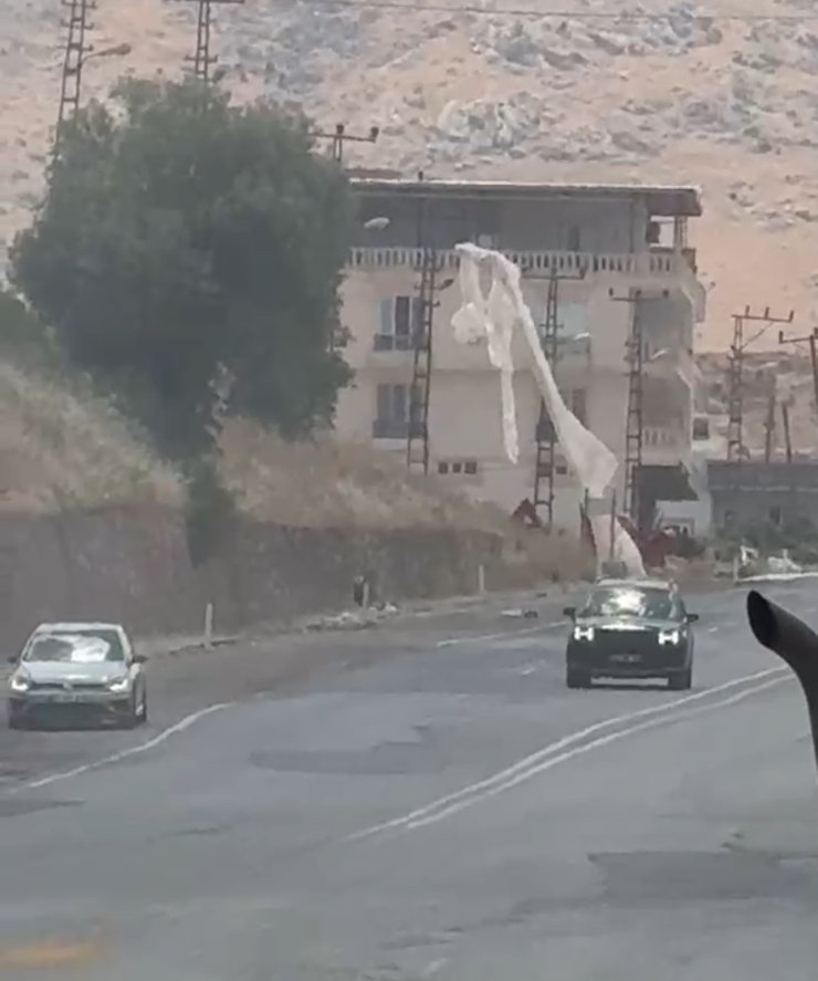 Siirt’te elektrik direğinde çıkan yangın paniğe neden oldu