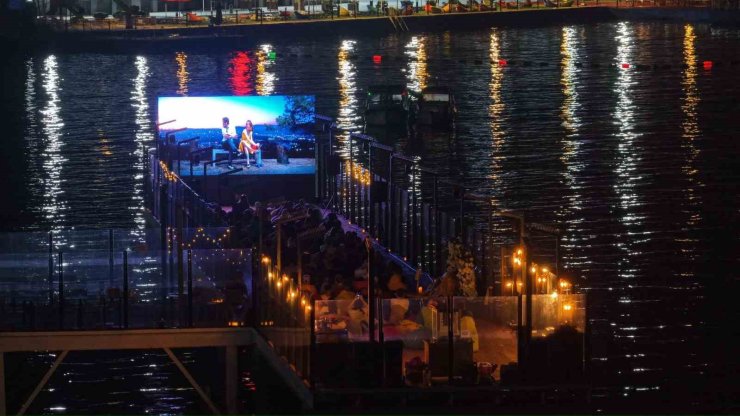 Tuzla Mekan İskele’de yıldızların altında sinema keyfi