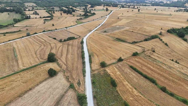 Kırsal mahallenin 40 yıllık asfalt hasreti sona erdi