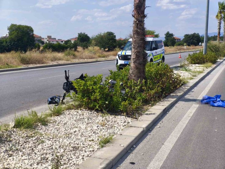 Ağaca çarpan motosikletin sürücüsü yaşam mücadelesini kaybetti