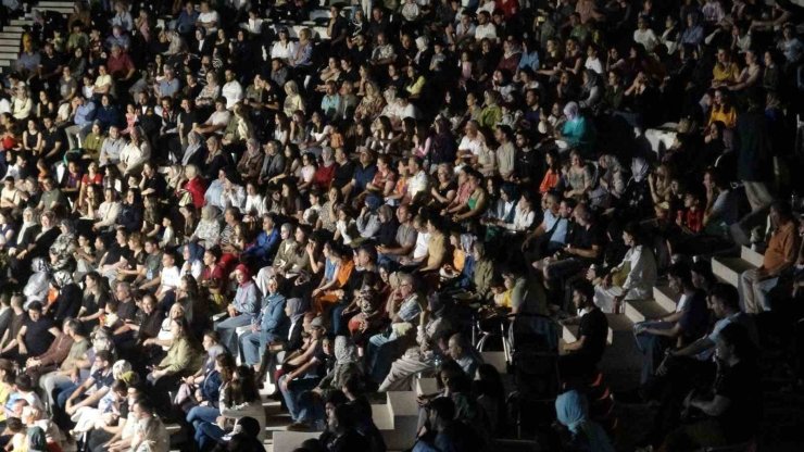 Kilis’te "Sınırdan Sesler Korosu" konserine yoğun ilgi