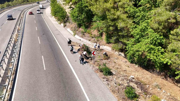 Marmaris Seyir Tepesi’nde çöp mesaisi