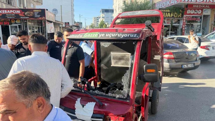 Hafif ticari araç ile elektrikli motosiklet çarpıştı: 1 yaralı