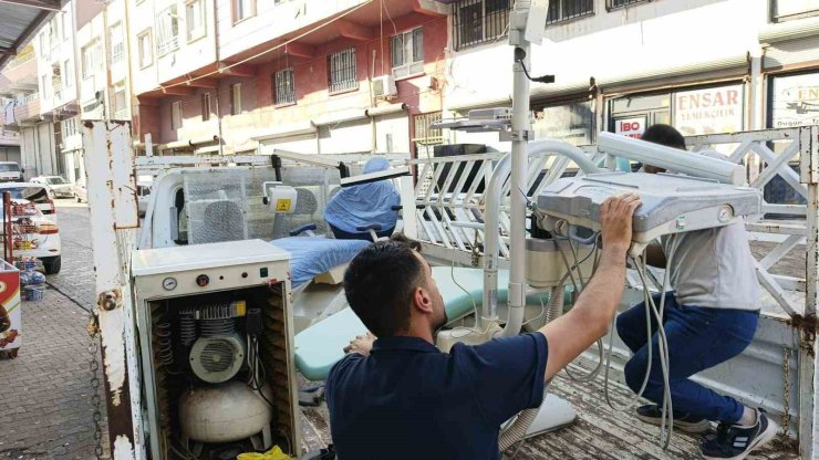 Ruhsatsız 2 diş merkezi mühürlendi