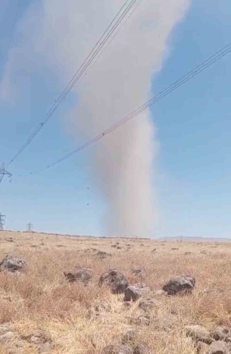 Elazığ’da korkutan hortum kamerada