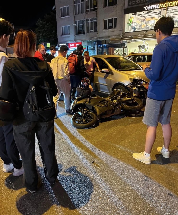 Lüleburgaz’da otomobil ile motosiklet çarpıştı, taraflar arasında gerginlik yaşandı