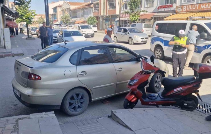 Çorum’da otomobil ile motosiklet çarpıştı: 2 yaralı