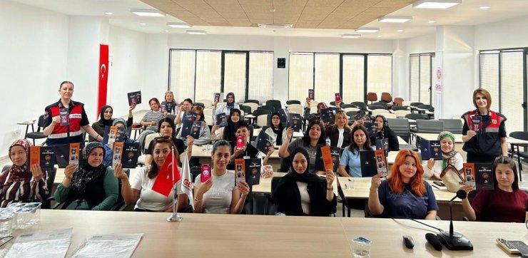 Gediz OSB’de çalışan kadınlara KADES eğitimi