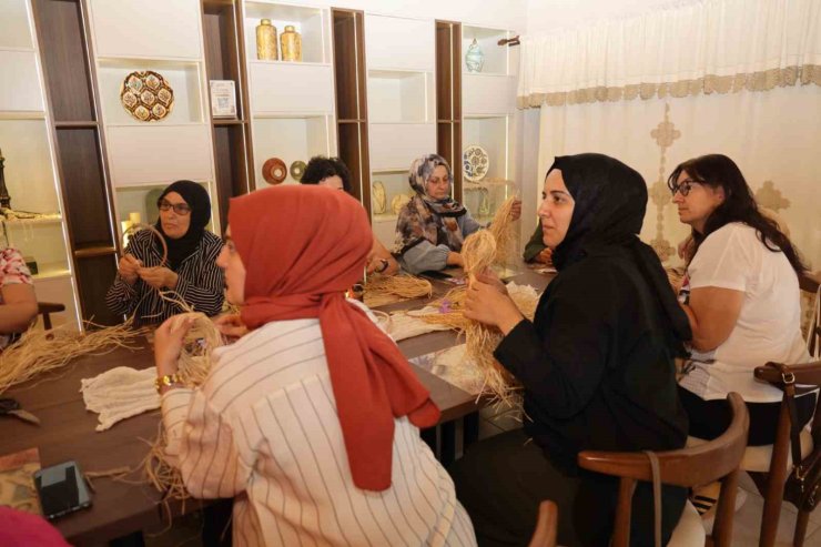 Üreten kadınların yeni adresi "Ana Kafe"de ilk atölye heyecanı