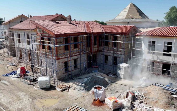 Türbe Arkası’nda dev tarihi dönüşüm devam ediyor