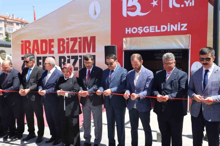 Kütahya’da ’15 Temmuz Anma ve Deneyimleme Çadırı’ Zafer Meydanı’nda açıldı