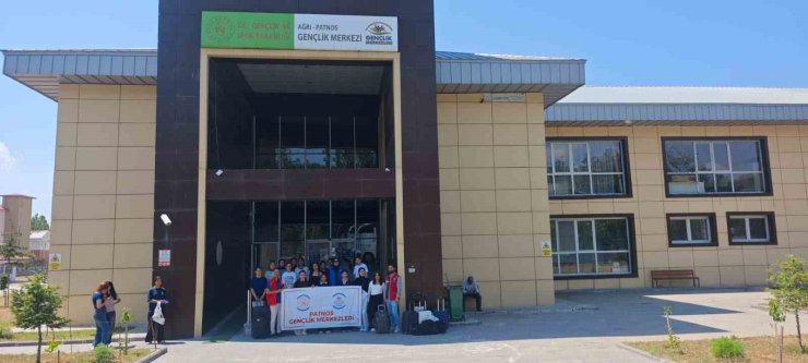 Patnos’tan 15 kız öğrenci "Bir Destandır Çanakkale" programına katıldı