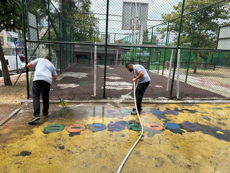 Yunusemre’de çocuk parkları pırıl pırıl oluyor