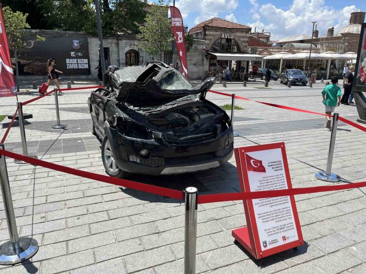 15 Temmuz’da tankın ezdiği araç Üsküdar’da sergileniyor