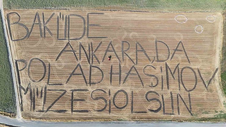 Traktörüyle tarlaya yazdı: "Bakü’de, Ankara’da Polad Haşimov Müzesi Olsun"