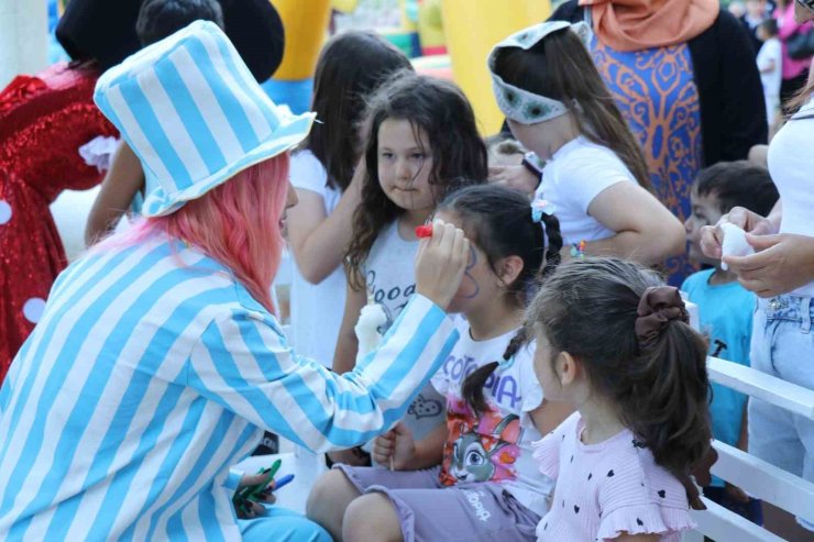 Gördes’te Çocuk Şenliği’ne yoğun ilgi