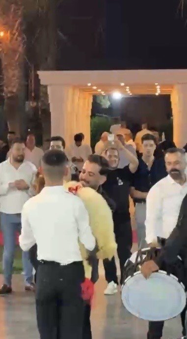 Osmaniye’de takı törenine kuzuyla geldi, damada hediye etti