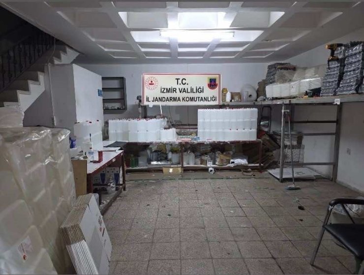 İzmir’de 2.5 milyon TL’lik kaçak alkol ve tütün operasyonu: 14 şüpheliye işlem