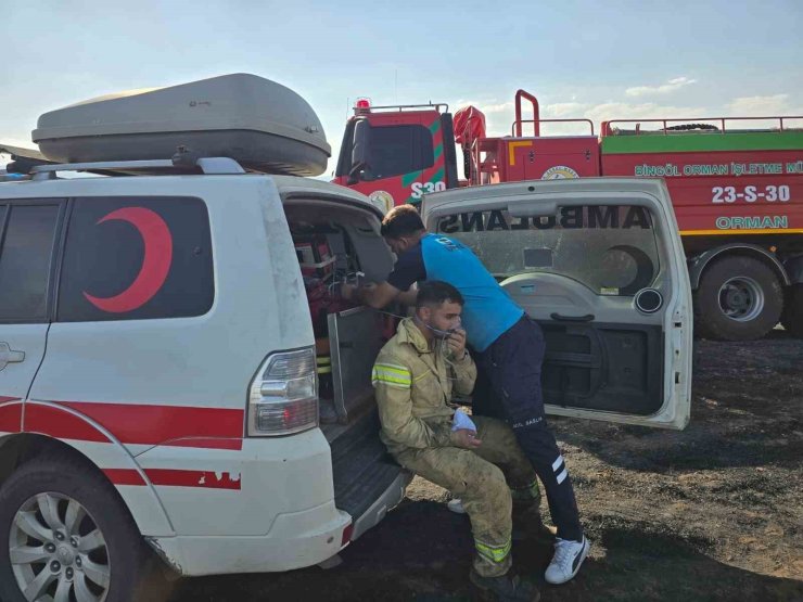 Yangına müdahale eden 4 personel dumandan etkilendi