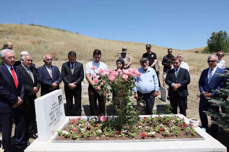 15 Temmuz şehidi Gündüz kabri başında dualarla anıldı