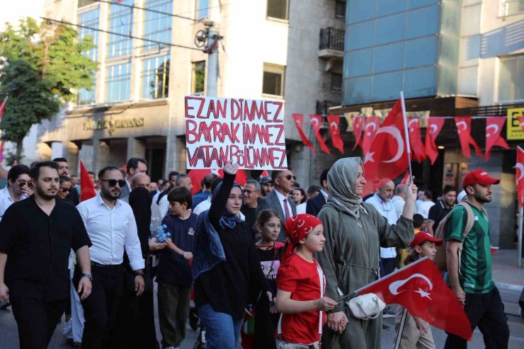 Bursa’da ’Demokrasi ve Bayrak Yürüyüşü’
