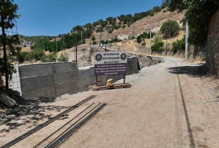 Diyarbakır kırsalında yollar yenileniyor