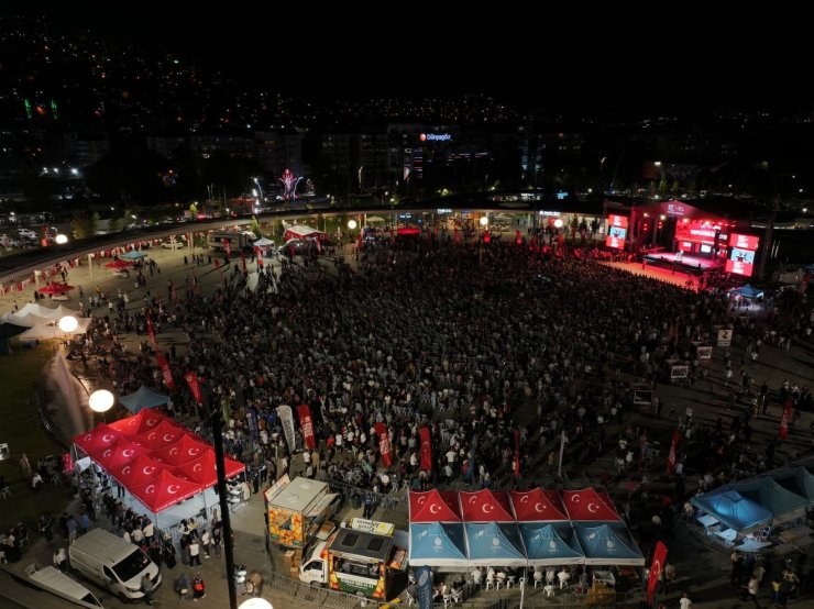 Kocaeli’de on binler Milli İrade Meydanı’nı doldudu