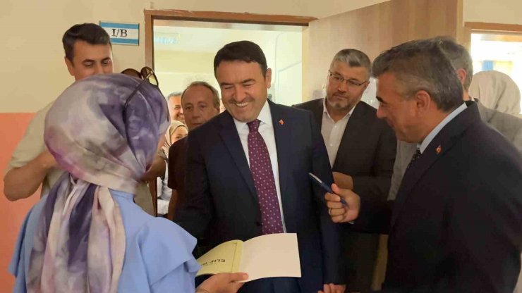Kütahya Valisi Işın, Yaz Kur’an Kursu öğrencilerinin dondurma çağrısına kayıtsız kalmadı