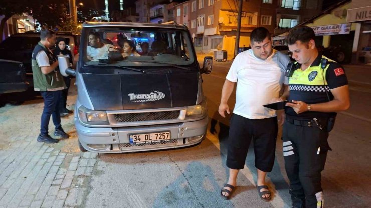 Bursa polisinden ‘Huzur’ uygulaması: 1 kişi yakalandı, 24 sürücüye ceza yazıldı