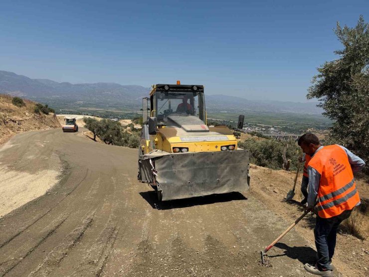 Aydın Büyükşehir 17 ilçede yol çalışmalarını sürdürüyor