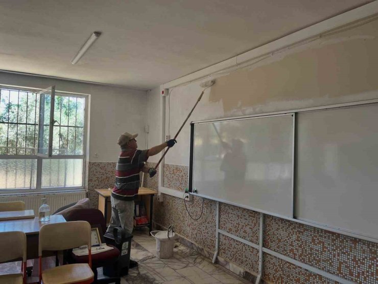 Salavatlı İlkokulu yeni eğitim yılına hazırlanıyor