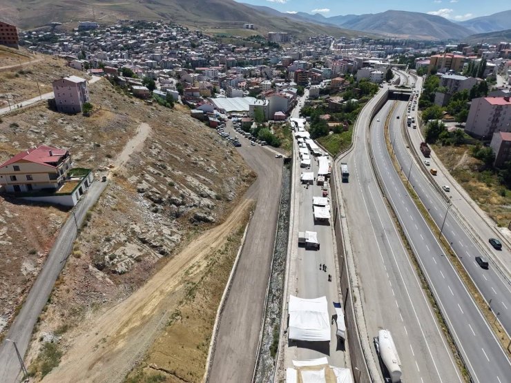 Kapalı halk pazarı otoparkı hizmete açıldı