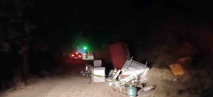 Yayla dönüşünde devrilen kamyonetteki 1 kişi hayatını kaybetti, 1 kişi yaralandı
