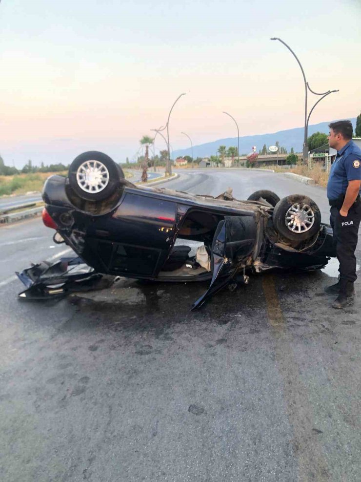 Ters dönen otomobildeki sürücü, sıkıştığı yerden kurtarıldı