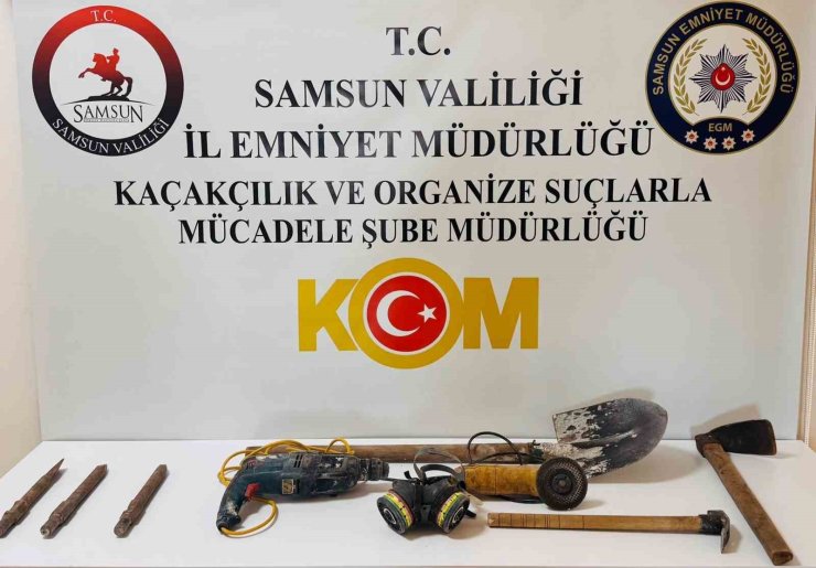 Halı altındaki gizli geçit kaçak kazıyı ortaya çıkardı