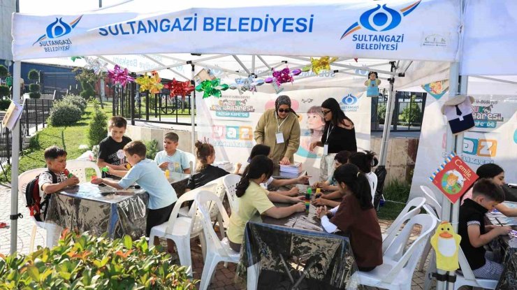 Çocuklar Sultangazi Kitap Kafe etkinliklerinde hem öğrenip hem eğleniyor