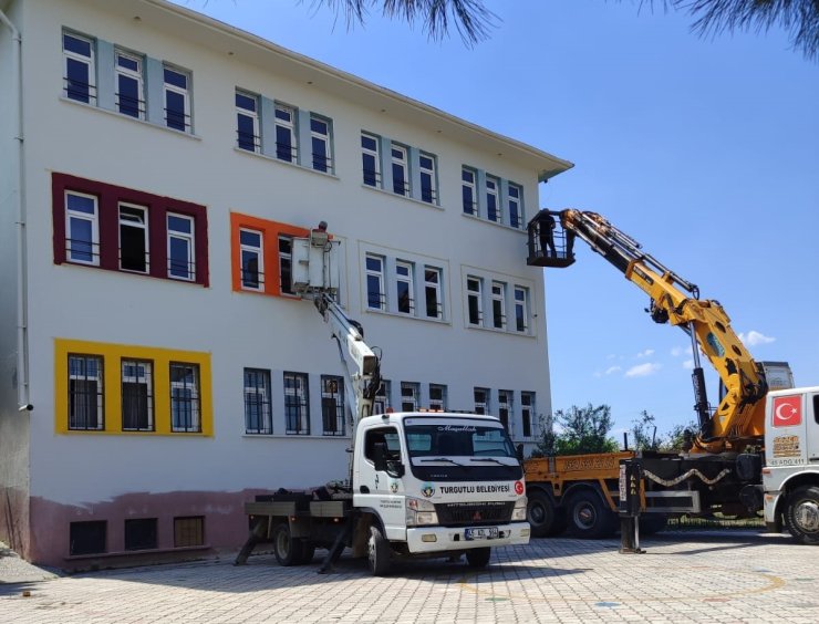 Turgutlu’da okullar ve parklar yeni döneme hazırlanıyor