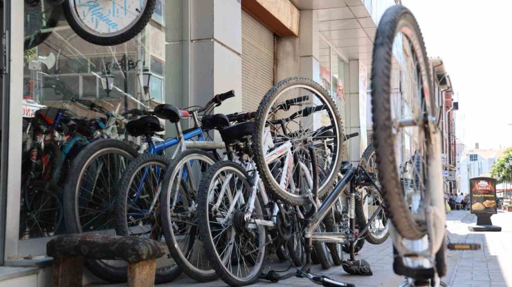 Kırşehir’de yaz sezonu bisiklet satış ve kiralamalarını hareketlendirdi
