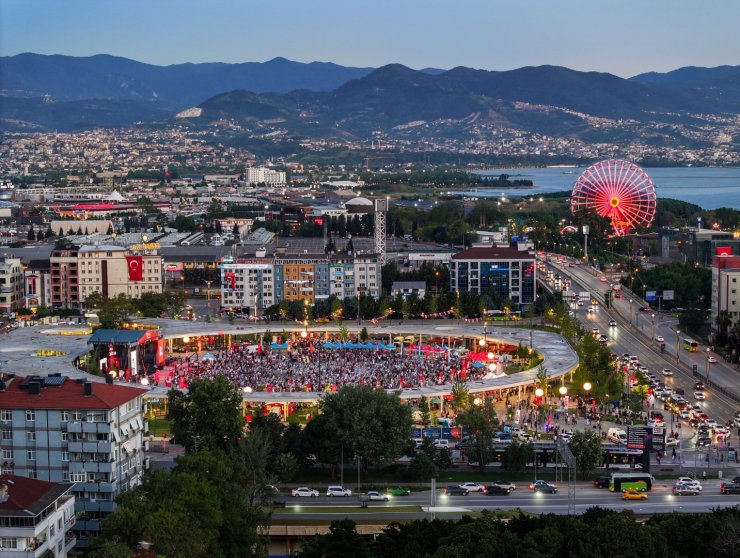 Kocaeli’nin meydanları sosyal hayatın merkezi oldu