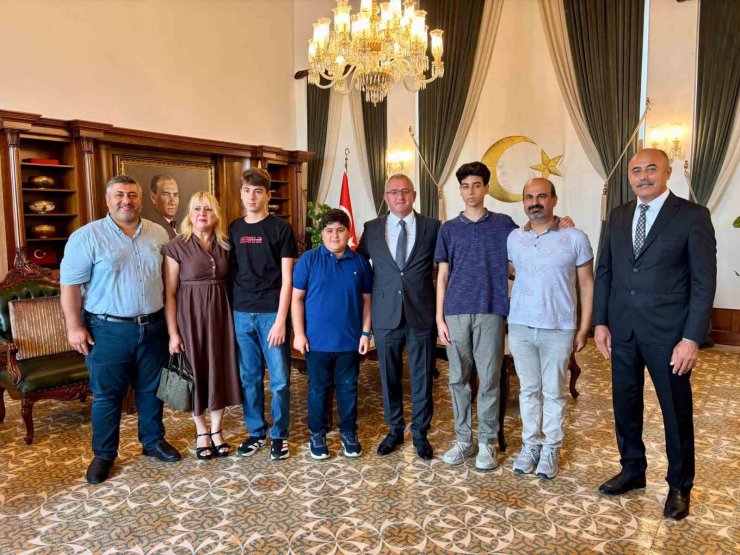 İskenderun’da 2 öğrenci LGS’den tam puan aldı