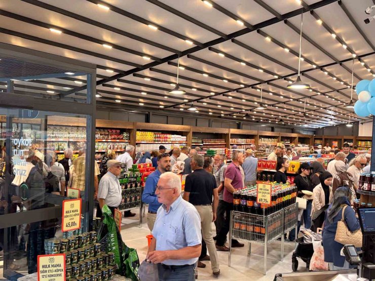 Hanımeli Yöresel Market’in bininci müşterisine sürpriz hediye