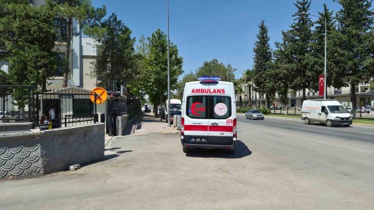 Hafif ticari aracın çarptığı yaya yaralandı