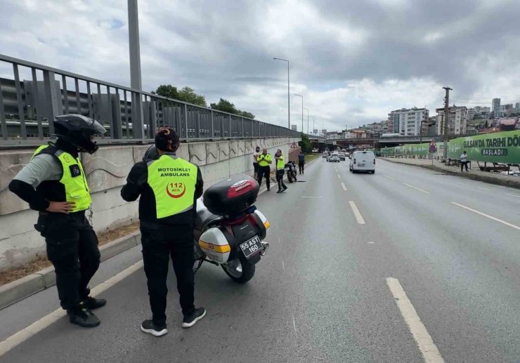 Samsun’da devrilen motosikletteki 2 kişi yaralandı