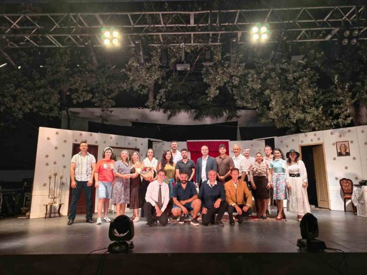 Burhaniye’de Kitap Fuarında tiyatro coşkusu