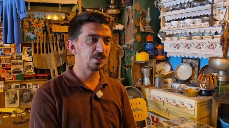 Binlerce antika ile süslenen müze görünümlü ilginç kafe