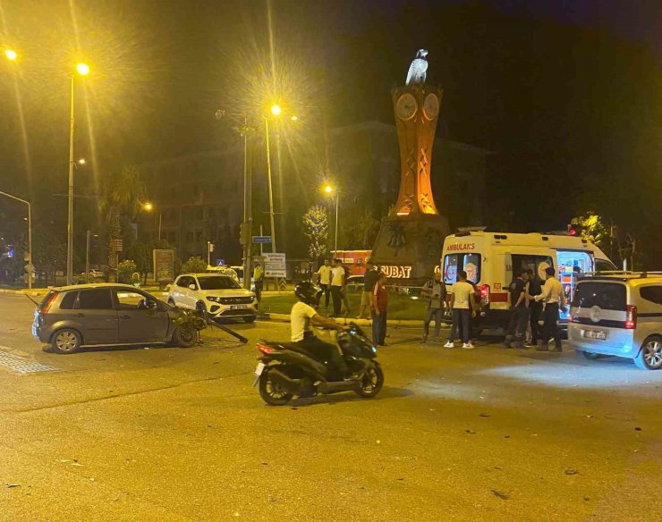 İki otomobil çarpıştı: 1 yaralı