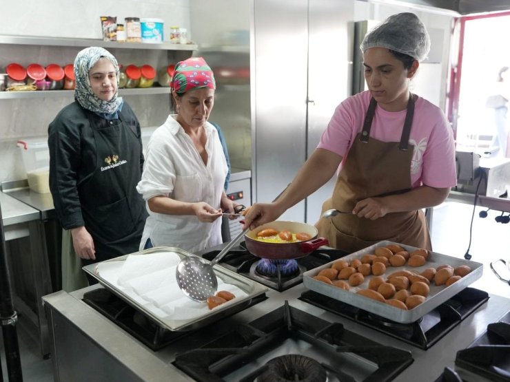 Denizli Büyükşehirden geleceğin şeflerine profesyonel eğitim
