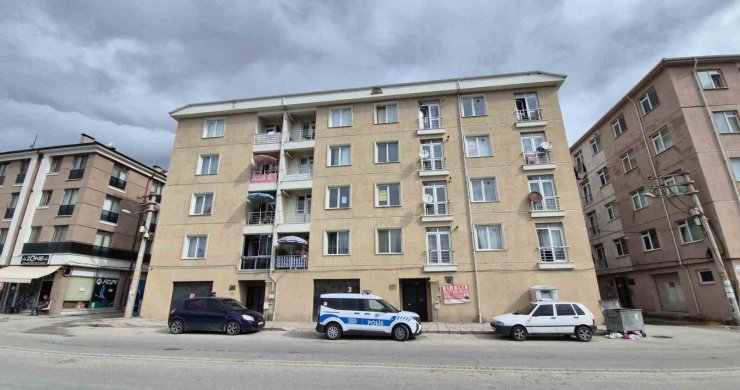 Eskişehir’de 58 yaşındaki adamın cesedini evde annesi buldu