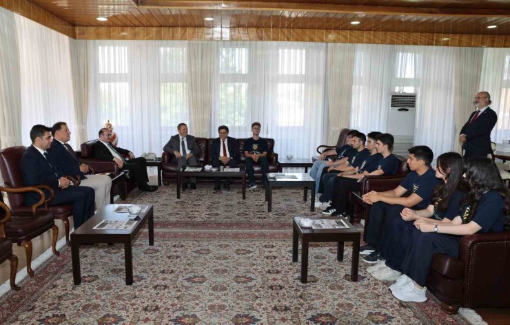 Atatürk Üniversitesi özel vakıf okullarından 2026 YKS’de zirveye taşınan başarı