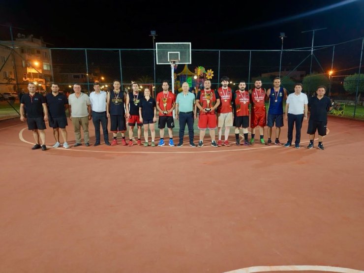 Çine’de 3x3 Sokak Basketbolu Turnuvası kupa töreniyle tamamlandı